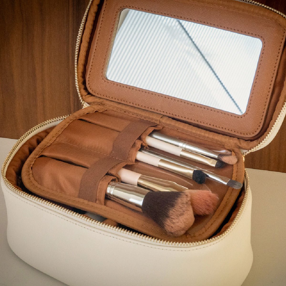 COSMETIQUERA NAPOLI 23CM DE PU BEIGE ESPEJO