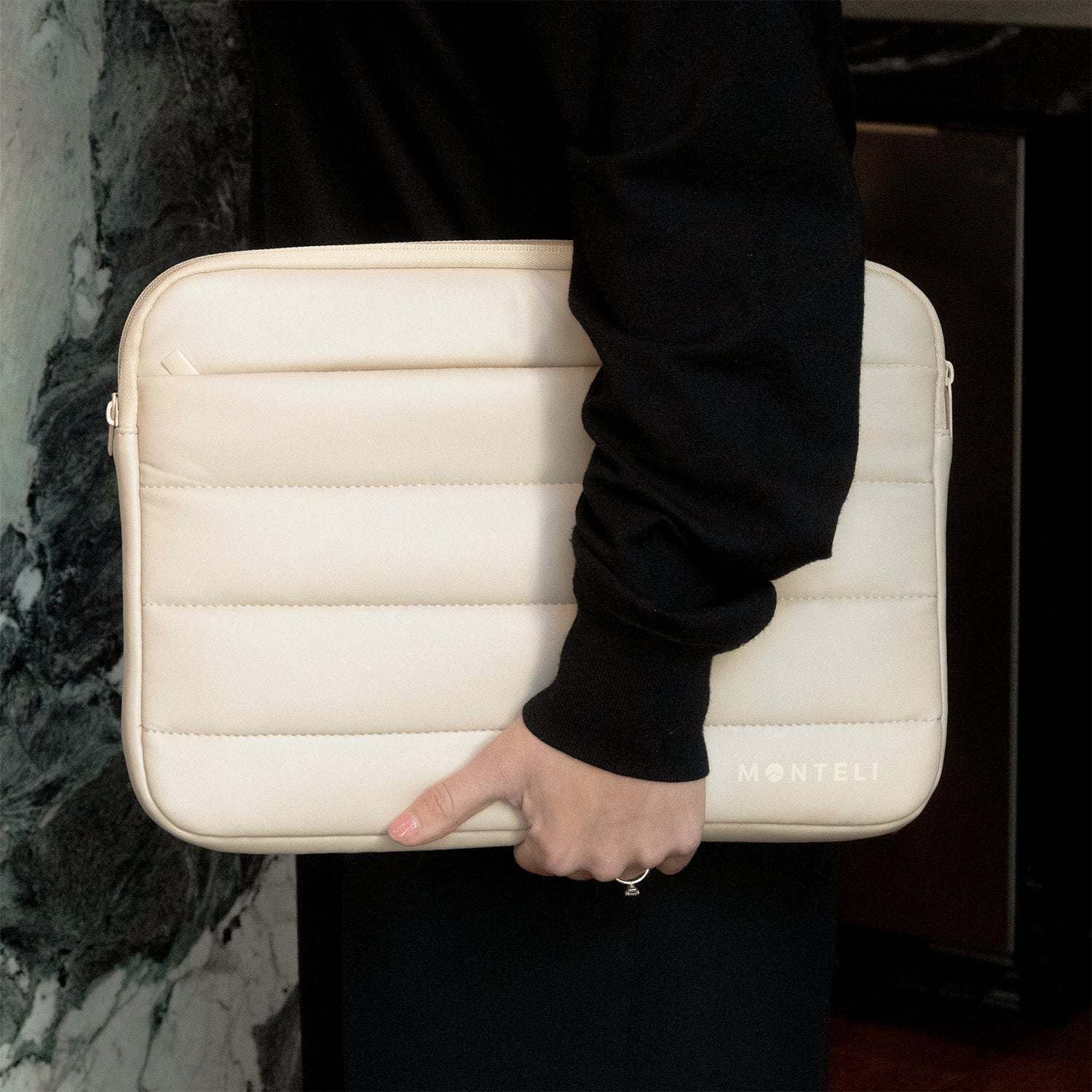 FUNDA PARA LAPTOP DE 13" - COLOR BEIGE - Monteli