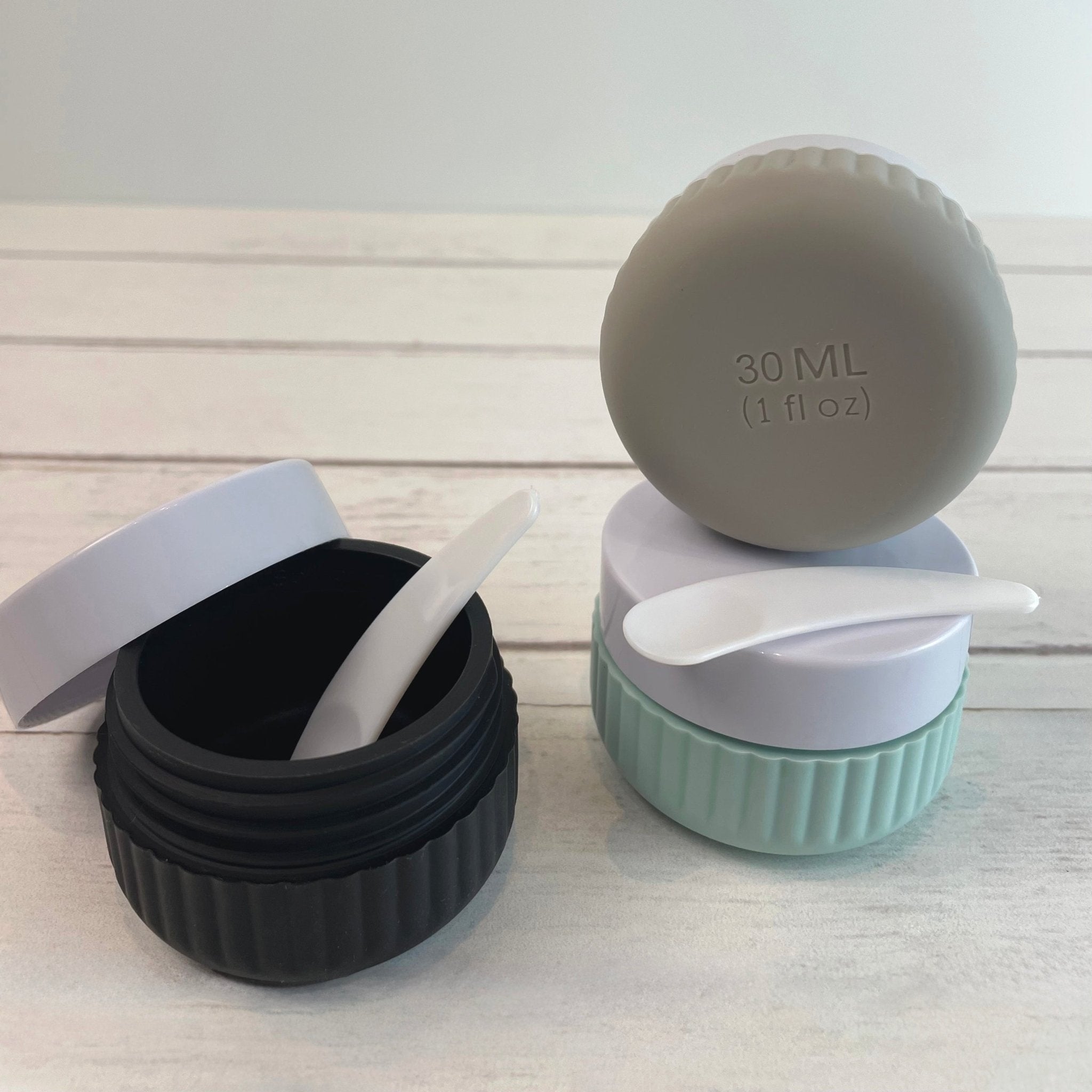 JUEGO DE BOTELLAS Y TARROS PARA VIAJE - Monteli